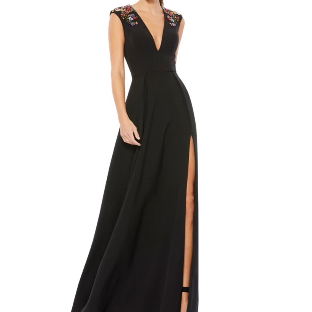 IEENA FOR MAC DUGGAL Plunge Neck Empire Waist Beaded Shoulder Gown